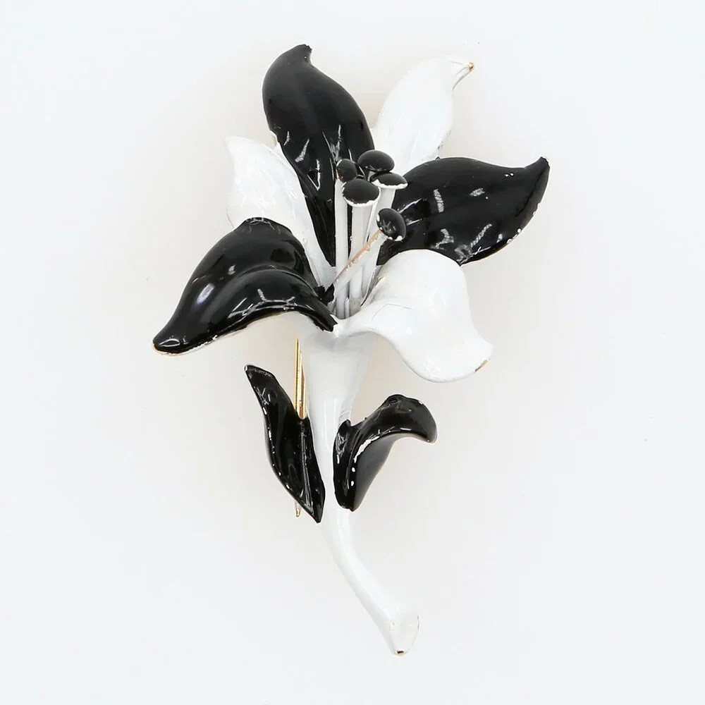 Vintage‎ HAR (Hargo Creations) Black and White Enamel Lily Flower Brooch 1960s